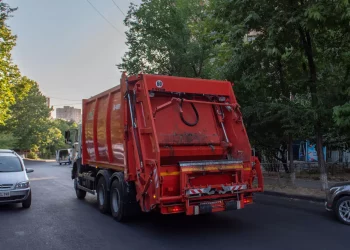 Երևանի քաղաքապետարանը հրատապ կարգով 8 մեքենա և 9 շարժիչ կգնի աղբահանության համար