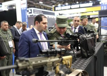 Նախարար Պապիկյանը նոր պայմանագրեր է ստորագրել