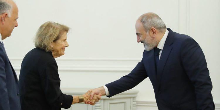 Նիկոլ Փաշինյանը և Քերոլայն Մուգարիի հետ քննարկել է ՀՀ-ի և Ադրբեջանի միջև խաղաղության գործընթացին վերաբերող հարցեր