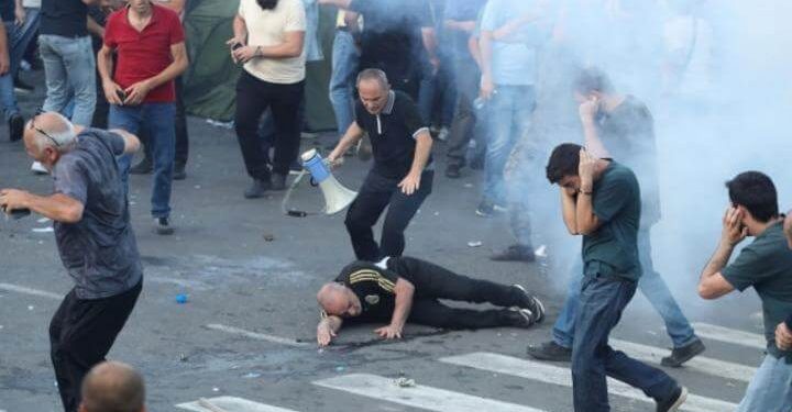 Իրավապահներին հետաքրքիր է, թե քաղաքացիներն ինչ էին անում Բաղրամյան պողոտայում հունիսի 12-ին. վիրավորվելու, բռնության կիրառման մասին խոսք չկա. «Ժողովուրդ»