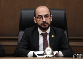 Փողոցից իշխանության եկած պատգամավորը կոչ է անում փողոցից հեռանալ. փողոցով իշխանության չեն գալիս