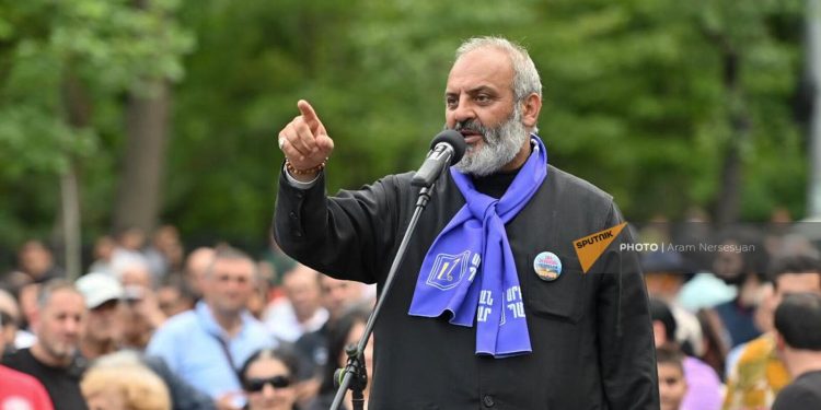 Բագրատ սրբազանի կոչով հանրահավաք է ընթանում Բաղրամյանում. ՈւՂԻՂ