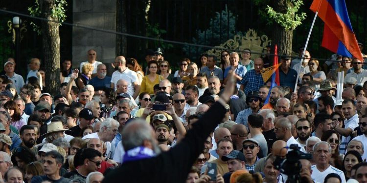 «Հրապարակ». Որոշ պետական «ուսապարկեր» փորձում են իշխանություններին ծառայություններ մատուցել