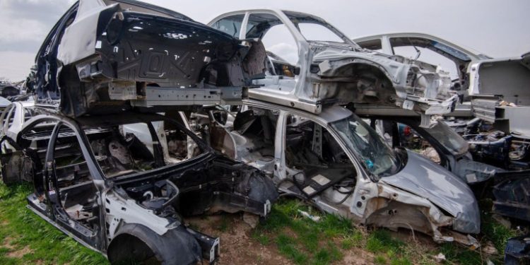 Կենտրոնում և Արաբկիրում ոչ սահմանված վայրերում կայանված հնամաշ ավտոմեքենաները կհեռացվեն