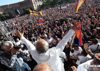 Իշխանությունը տոնական տրամադրություն ունի. «Սրբազան շարժումը» «պառակտել են». «Ժողովուրդ»