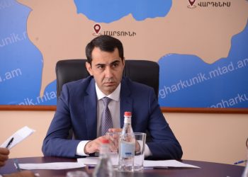 Մարզպետը Գեղարքունիքի բնակիչներին նախապատրաստում է սահմանազատմանը. Ժողովուրդ