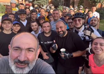 «Հեծանիվը համերաշխություն է, հեծանիվը ներշնչանք է». Փաշինյանը կրկին հեծանիվ է վարել քաղաքացիների հետ