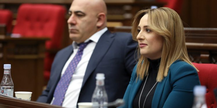 Մի՞թե չեք տեսնում, որ որքան բարձր եք գոռում լեգիտիմության մասին, այնքան հեռվացել եք ժողովրդից. Շաքե Իսայան