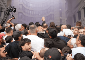 ԱԳՆ-ի մոտ բախումների 3 մասնակցի մեղադրանք է ներկայացվել, նրանցից երկուսը կալանավորվել են. ՔԿ