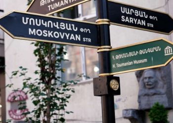 Երևանում տեղադրվում են նոր ուղեցույց-ցուցանակներ