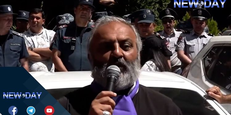 Արայով մի՛ խոսա. բախում Սրբազանի եւ ոստիկանների միջև