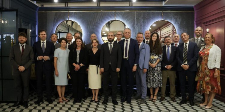 Արարատ Միրզոյանը հանդիպել է ԵՄ որոշ երկրների դեսպանների հետ