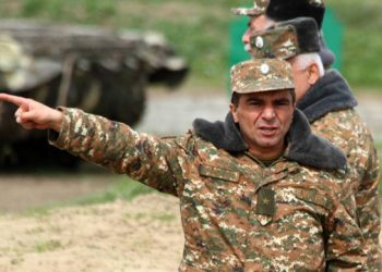 ԱԱԾ-ում կալանքի տակ գտնվող ՊԲ նախկին հրամանատար Միքայել Արզումանյանը, կինը և որդիները դատի են տվել ՊՆ-ին. ArmLur.am