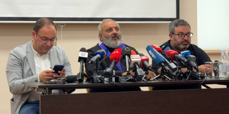 Վեհափառն ասել է՝ քո անձնական որոշումն է, դու ես որոշելու, եկեղեցին ներգրավված չէ այս գործընթացներին. Բագրատ Սրբազան