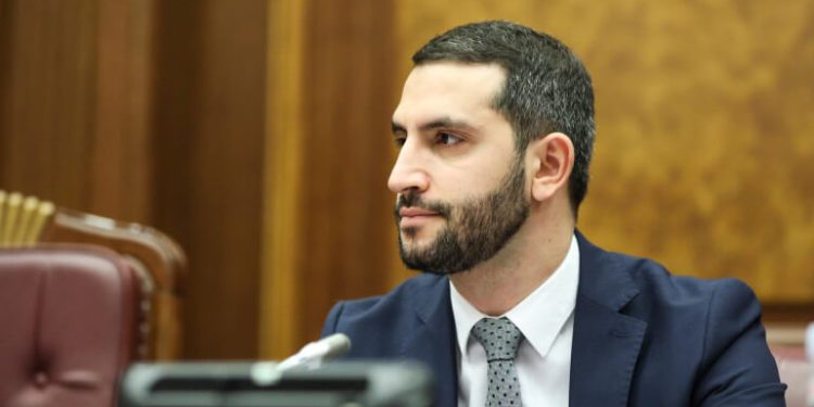 Ռուբեն Ռուբինյանը մոռացել է, թե քանի լրագրող է վնասվածք ստացել հունիսի 12-ին, սակայն դատապարտում է լրագրող Իրինա Մկրտչյանին ուղղված քննադատությունը