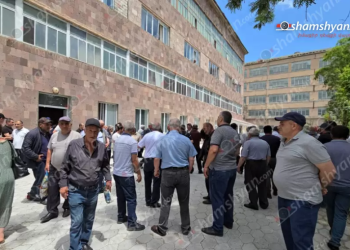 Բողոքի ակցիա «Հրազդան ցեմենտ» գործարանում. աշխատակիցներն աշխատավարձ չեն ստանում