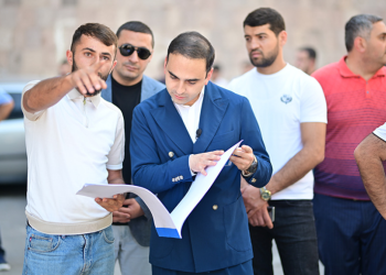 Շուրջ 30 ավտոտնակի փոխարեն27 բարեկարգ բակ Քանաքեռ-Զեյթունում. Ավինյանն այցելել է վարչական շրջան (տեսանյութ)