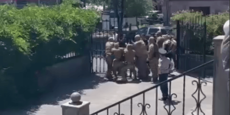 Լարված իրավիճակ Արցախի ներկայացուցչությունում