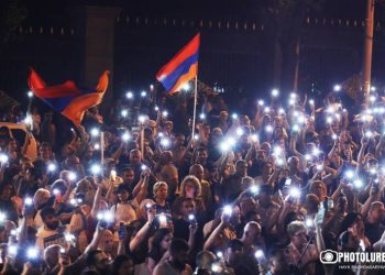 Պետական գերատեսչություններից մեկական «մատնիչ» են գործուղել շարժման հավաքներին՝ լուսանկարելու իրենց աշխատակիցներին. «Հրապարակ»