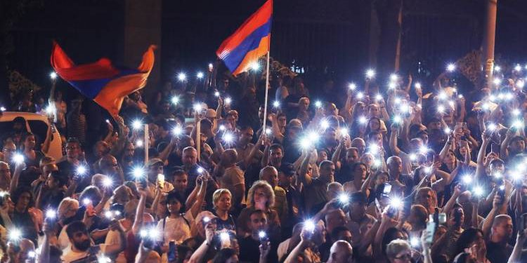 Պետական գերատեսչություններից մեկական «մատնիչ» են գործուղել շարժման հավաքներին՝ լուսանկարելու իրենց աշխատակիցներին. «Հրապարակ»