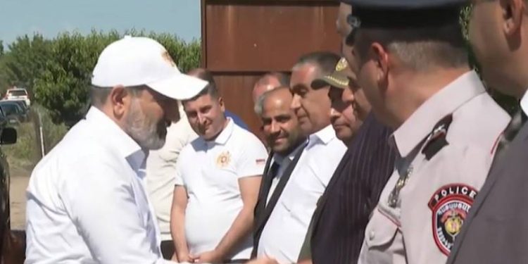 Փաշինյանը «հանրության մեջ դուրս կգա». ամեն բան անում են` անթերի հանդիպումների համար. «Ժողովուրդ»