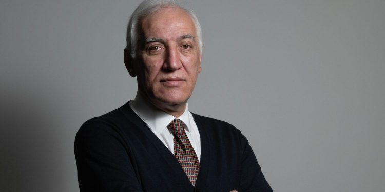 Երբեք մի գայթակղվեք շատ հեշտ ձեռք բերվող արժեքներով. Վահագն Խաչատուրյան