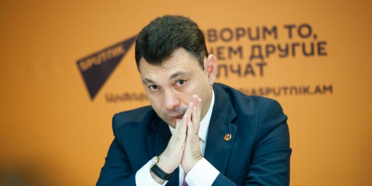 Պատմությունը մեզ հուշում է՝ ինչ անել, իսկ մենք համառորեն անում ենք հակառակը. Շարմազանով