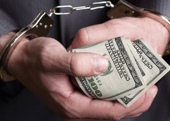 Վարորդական վկայականներ տրամադրելու համար ստացել է 6,5 մլն դրամ կաշառք՝ յուրաքանչյուրից 400-հազարական դրամ․ քրգործը դատարանում է