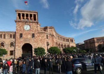 Արցախում հուղարկավորված զոհերի հարազատները որոշել են բողոքի ակցիա անել կառավարության շենքի մոտ. Հրապարակ