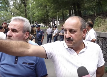Շենքի կաթսայատան տեղը լուրջ խախտումներով ուզում են բժշկական կենտրոն կառուցել. Ազատության պողոտայի բնակիչները ակցիա են իրականացնում