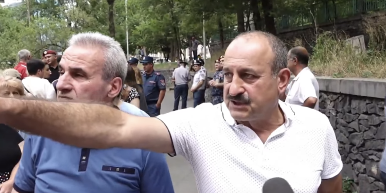 Շենքի կաթսայատան տեղը լուրջ խախտումներով ուզում են բժշկական կենտրոն կառուցել. Ազատության պողոտայի բնակիչները ակցիա են իրականացնում