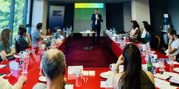 Արման Թաթոյանը միջազգային լրագրողներին ներկայացրել է Արցախում ու Հայաստանի սահմանային բնակավայրերում ադրբեջանական հանցավոր արարքների ապացույցները