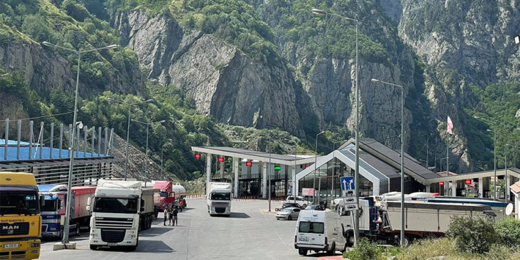 Հայաստանից Վերին Լարսի ուղղությամբ 500 բեռնատար կա. ինչ վիճակ է Լարսում