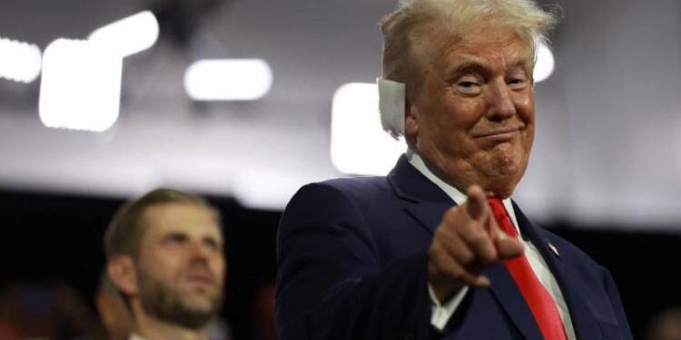 Թրամփը հանրապետականների համագումարի ժամանակ ներկայացել է վիրակապված ականջով