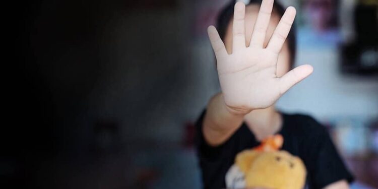 Մայրը սեքսուալ բնույթի բռնի գործողություններ է կատարել իր 12-ամյա դստեր և 11-ամյա որդու նկատմամբ, տեսանկարահանել և ուղարկել «Ֆեյսբուքի» օգտատերերի