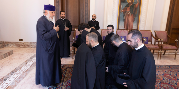 Հայոց Հովվապետը նորաօծ քահանաներին պատգամել է հայորդիների մեջ զորացնել սերը Եկեղեցու և Հայրենիքի նկատմամբ