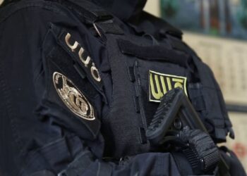 ԱԱԾ-ն մտել է «ԼԱ ԴԵՖԱՆՍ» հյուրանոց, աշխատակիցներին պառկեցրել են գետնին