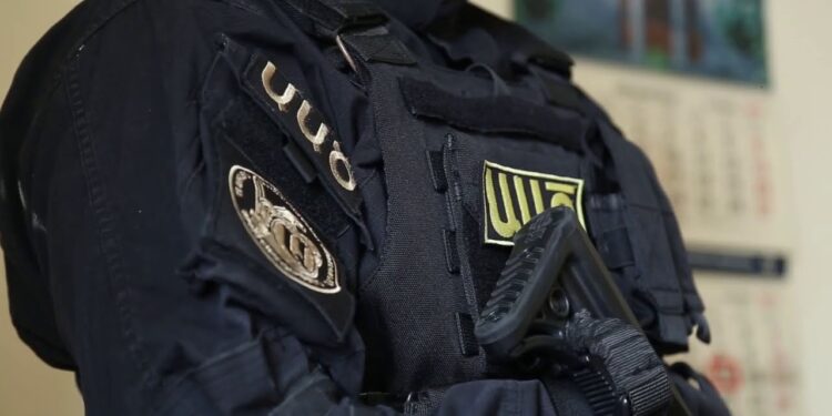 ԱԱԾ-ն մտել է «ԼԱ ԴԵՖԱՆՍ» հյուրանոց, աշխատակիցներին պառկեցրել են գետնին