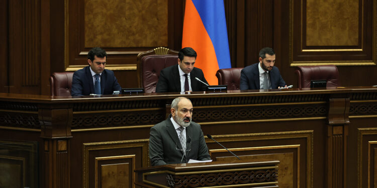 Երկիրը ծանր վիճակում է, իսկ պաշտոնյաները միանգամից ու բոլորով երկարատև արձակուրդ են գնում. «Հրապարակ»