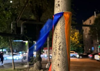 Երիտասարդները դրոշներ և պիտակներ են փակցրել Երևանում. Սրբազան պայքար