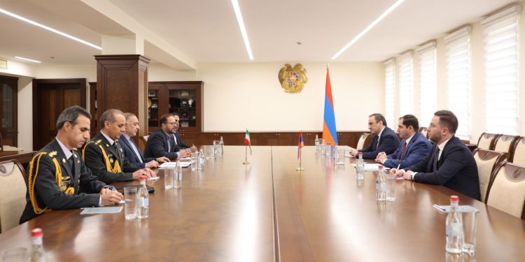 ՊՆ-ում քննարկվել են Հայաստան-Իրան համագործակցությանը, ինչպես նաև տարածաշրջանային անվտանգությանն առնչվող հարցեր