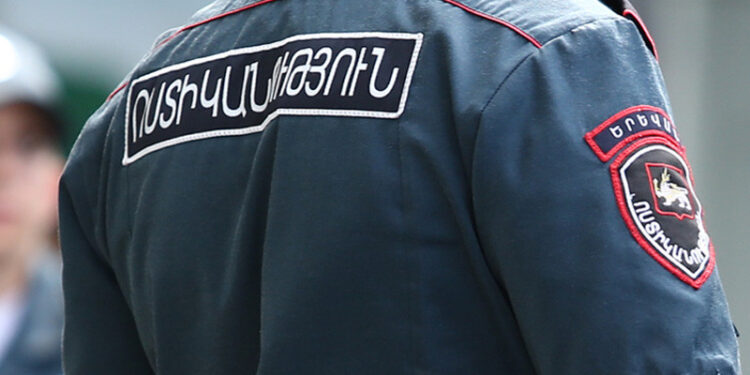 Գառնիի ոստիկանապետին ծեծել են, Աբովյանի ոստիկանապետին` մեքենայով 20 մետր քարշ տվել. Armlur.am