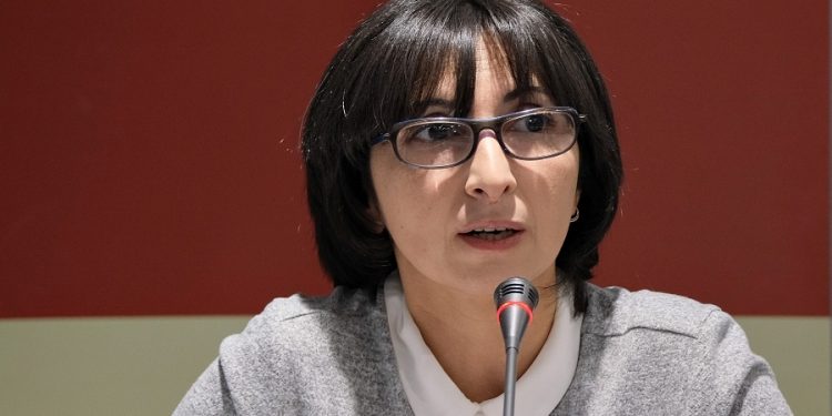 Ընտանեկան բռնության ամենատարածված նոր ձևերից է, երբ ամուսինը ստիպելով կնոջը՝ նրա անունով վարկ է վերցնում. իրավապաշտպան