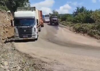 Սյունիքի դժվարանցանելի ճանապարհներին բեռնատարներ են բախվել, մեծ խցանում է առաջացել