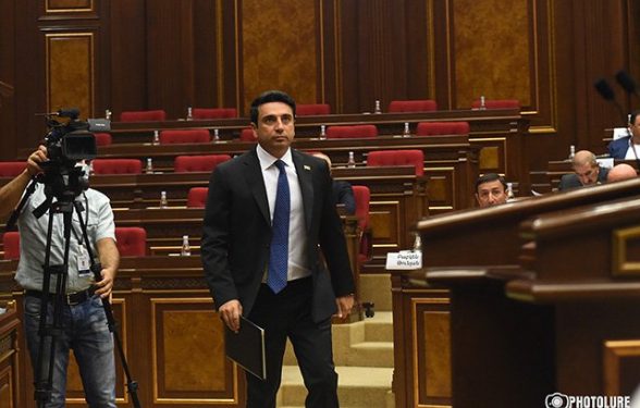 Ալեն Սիմոնյանը պարգևատրել է ԱԺ-ի անվտանգության աշխատակիցներին