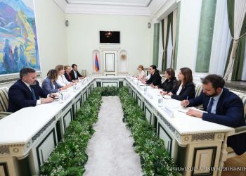 Վարդապետյանն ընդունել է ՀՀ-ում ԱՄՆ արտակարգ և լիազոր դեսպան Քրիստինա Քվինի գլխավորած պատվիրակությանը