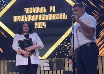 «Տարվա քաղաքական գործիչ». քաղբանտարկյալ Արմեն Աշոտյանի մրցանակը ստացել է կինը