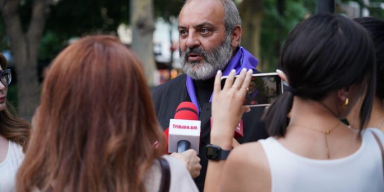 Բագրատ Սրբազանի վերաբերյալ զրպարտությունը հերքելու պահանջով հայց է ներկայացվել ընդդեմ Civic.am-ի ու լրագրողի