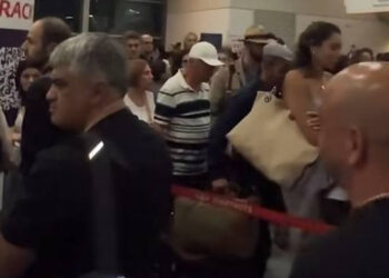 Բարդակ «Զվարթնոց» օդանավակայանում. Նաիրա Զոհրաբյան