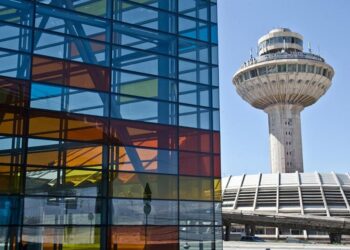 Չվերթերի կուտակումն առաջացնում է ոչ պլանավորված խցանում․ «Զվարթնոց» օդանավակայանի հայտարարությունը